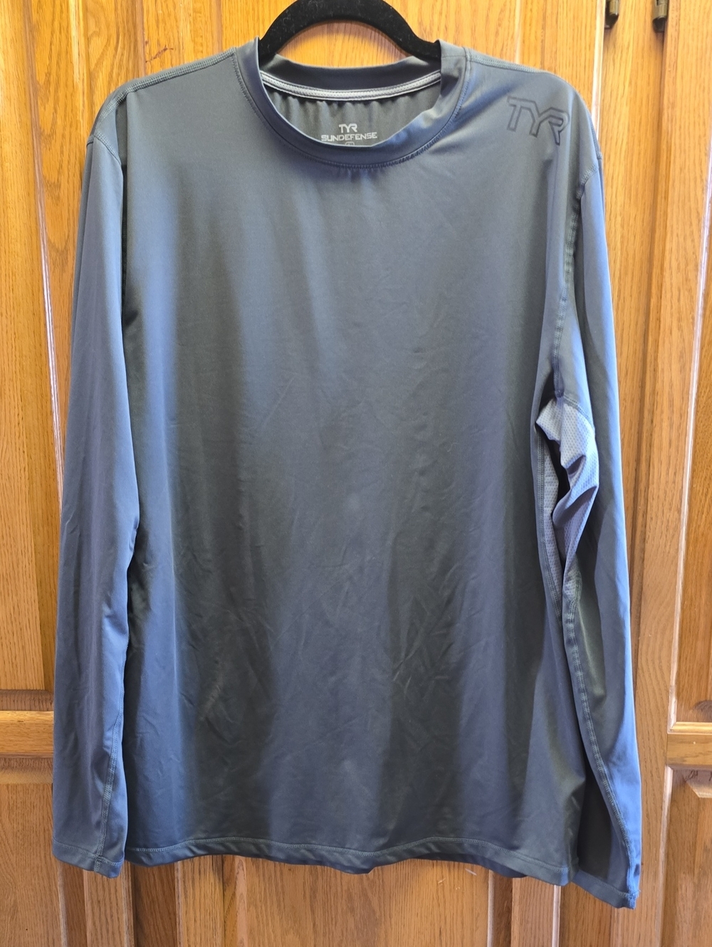 TYR Men’s L/S Shirt UPF50 Sundefense, Quickdry— Charcoal Gray, Size L